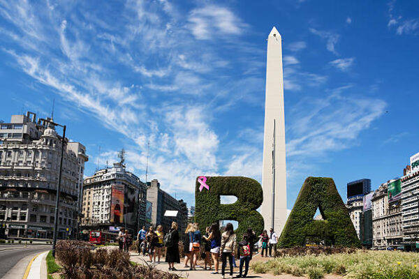 Obelisco de Buenos Aires. Sobre Avenida 9 de Julio